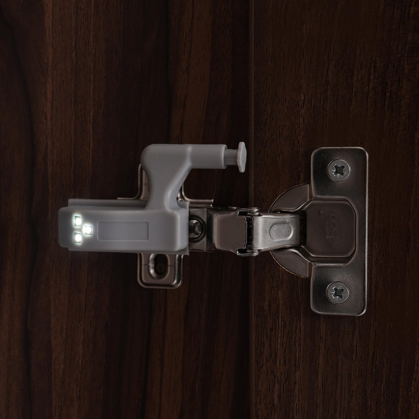 Veneer 3 Door Wardrobe in Walnut Finish